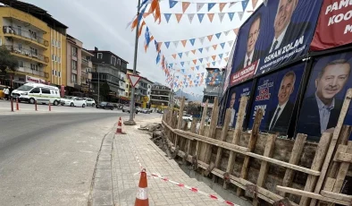 CHP Pamukkale İlçe Başkanı Uğur Coşkun, AK Parti’nin Seçim Koordinasyon Merkezi Önündeki Çalışmayı Eleştirdi