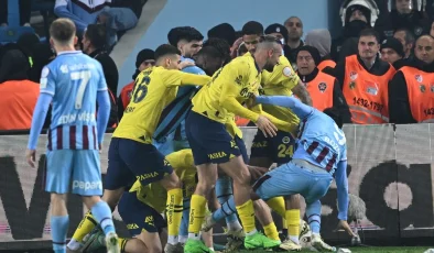 Fenerbahçe-Trabzonspor Maçında Sahada Arbede