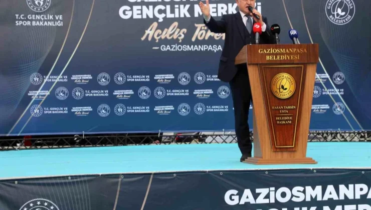 Gençlik ve Spor Bakanı Osman Aşkın Bak, Gaziosmanpaşa Gençlik Merkezi’nin açılış törenine katıldı