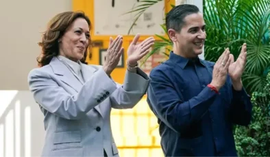 Kamala Harris, Porto Riko ziyaretinde şarkı sözlerinin Filistin ve Haiti hakkında olduğunu öğrenince alkışlamayı kesti