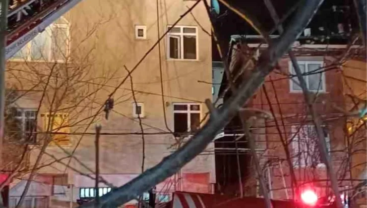 Pendik’te Apartman Yangını İtfaiye Tarafından Söndürüldü