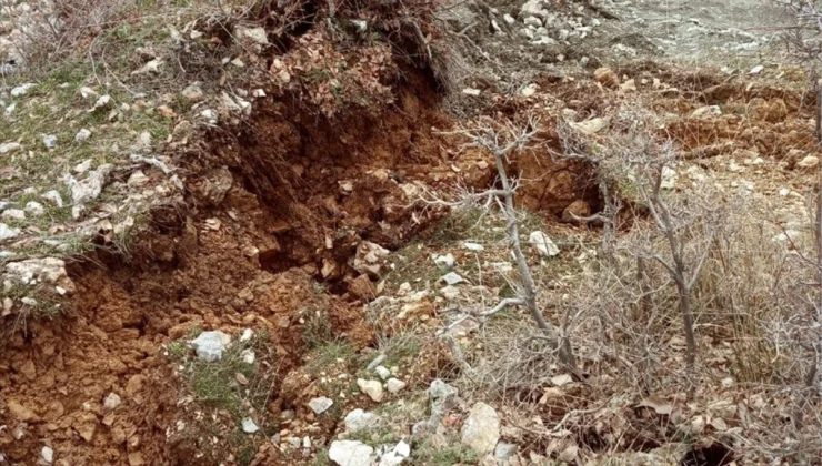 Şırnak-Hakkari kara yolunda çökme meydana geldi