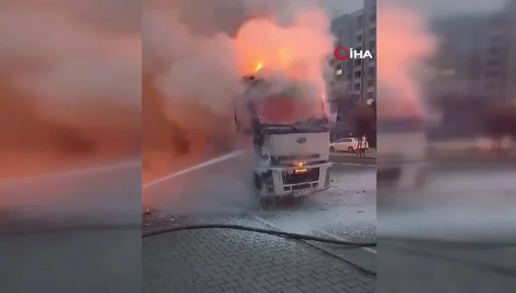 Başakşehir’de kamyonu yanan şoför: ‘Yemek yedim, döndüğümde arabanın alev aldığını gördüm’