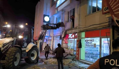 Denizli’de CHP İlçe Binasının Balkonu Çöktü: 8 Yaralı