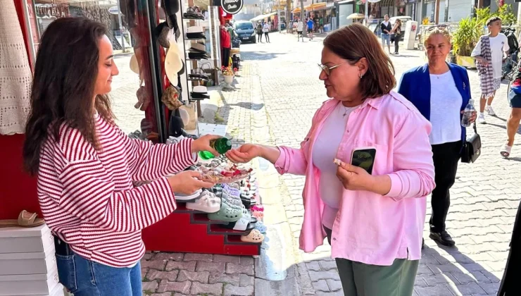 Didim Belediye Başkanı Hatice Gençay, Ramazan Bayramı’nda vatandaşlarla bayramlaştı