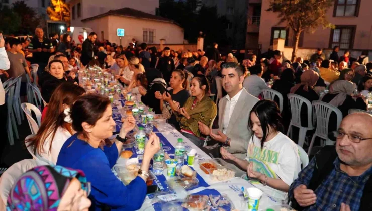 Kartal Belediyesi Soğanlık Gümüşpınar Mahallesi’nde Mahalle İftarı Düzenledi