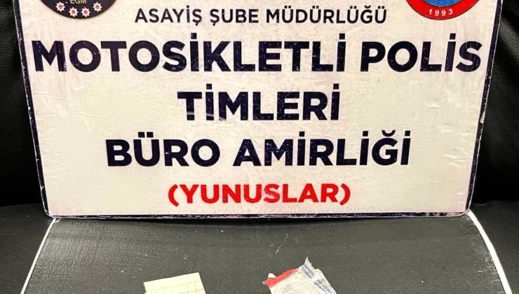 Kütahya’da Motosikletli Polis Timlerince yapılan üst aramasında 1.77 gram bonzai ele geçirildi