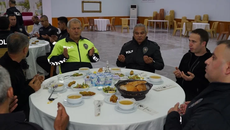 Osmaniye’nin Sumbas ilçesinde polisler iftarda buluştu