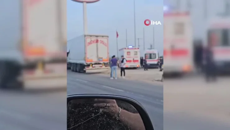 Belediye otobüsü ve 2 tırın karıştığı kazada 7 kişi yaralandı