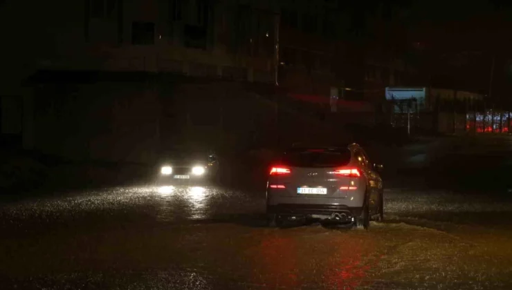 Hatay’da Sağanak Yağış Hayatı Olumsuz Etkiledi