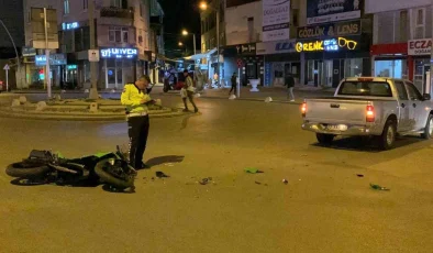 Karaman’da kamyonet ile çarpışan sürat motorunun sürücüsü yaralandı