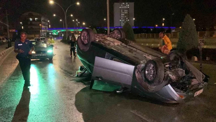 Karaman’da sağanak yağış nedeniyle otomobil devrildi, sürücü yaralandı