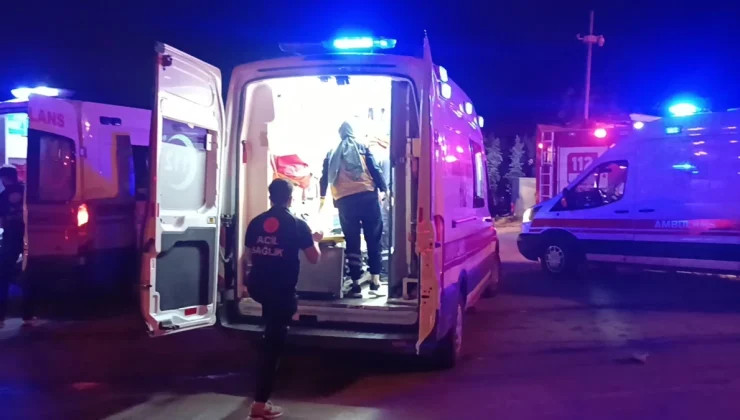 Kırıkkale’de Otomobil ile Dolmuş Çarpıştı: 22 Yaralı