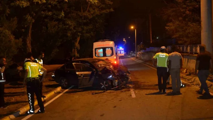 Konya Ereğli’de Kontrolden Çıkan Otomobilin Elektrik Direğine Çarpması Sonucu 4 Kişi Yaralandı