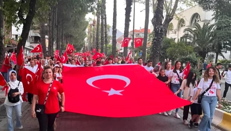 Köyceğiz’de Gençlik Yürüyüşü ve Kolpa Konseriyle 19 Mayıs Coşkusu