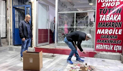 Küçükçekmece’de maskeli ve motosikletli 2 şahıs tütün dükkânına ses bombası attı