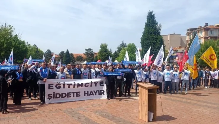 Tavşanlı’da Öğretmenler Şiddet Olaylarına Tepki Gösterdi