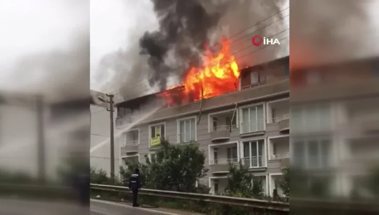 Yalova’da çatı katında çıkan yangında 4 daire küle döndü