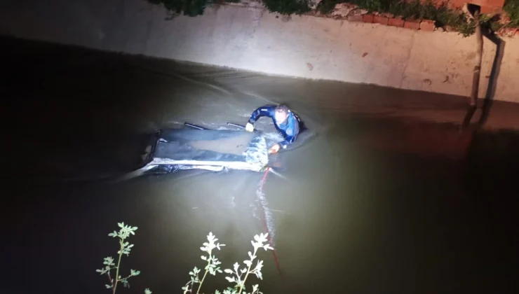 14 yaşındaki çocuk, babasından izinsiz aldığı otomobille sulama kanalına uçtu: 2 ölü