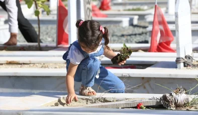 Depremlerden etkilenen Hatay’da mezarlıklar ziyaret edildi