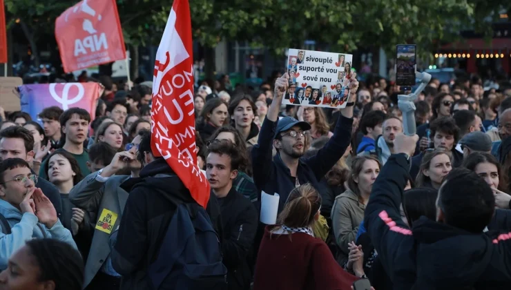 Fransa’da Vatandaşlar Aşırı Sağa Karşı Sokaklara İndi