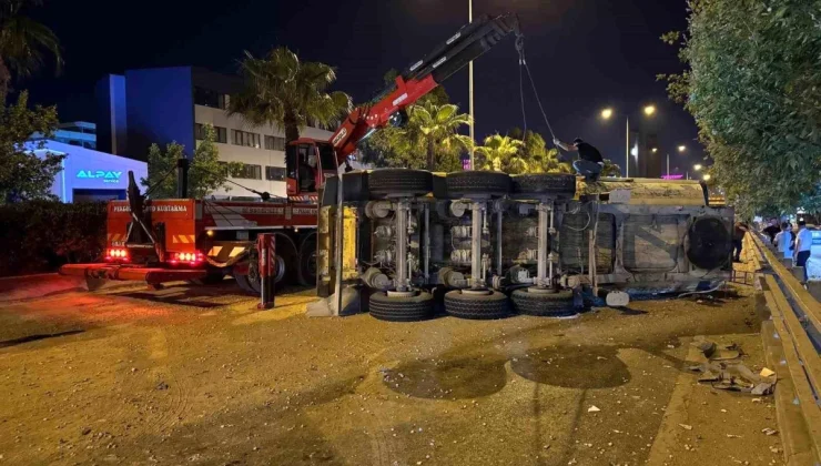 İzmir’de hafriyat kamyonunun dorsesi devrildi, sürücü yaralandı