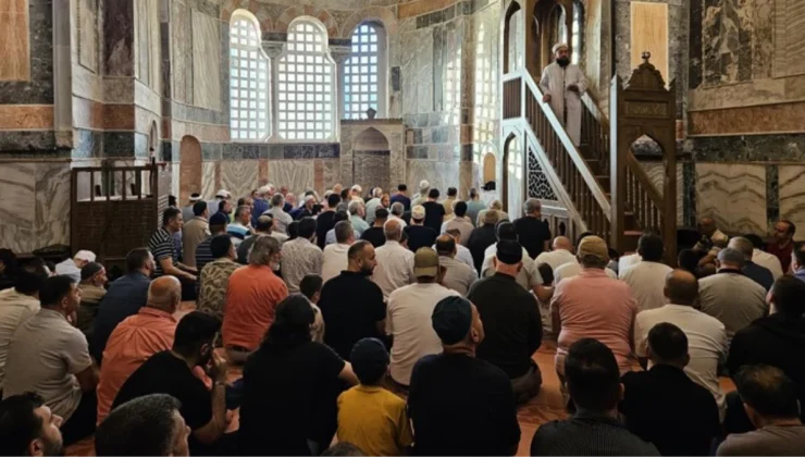 Kariye Camii’nde 79 yıl aradan sonra ilk bayram namazı kılındı