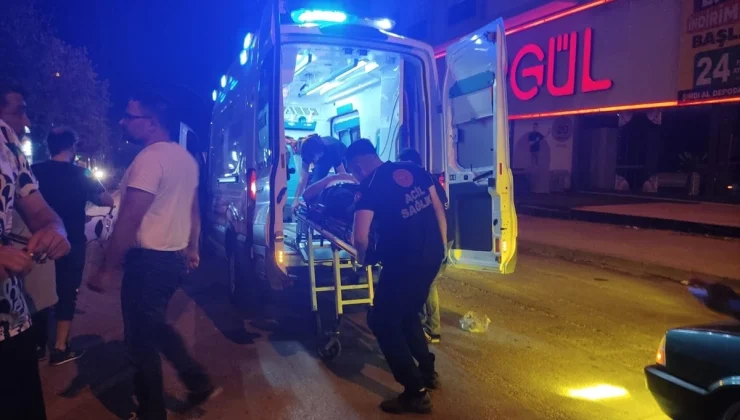 Mersin’de hafif ticari araçla çarpışan motosikletin sürücüsü yaralandı