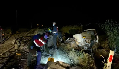 Oğlunun kullandığı otomobili sollamaya çalışan baba, kazaya neden oldu: 3 ölü, 5 yaralı