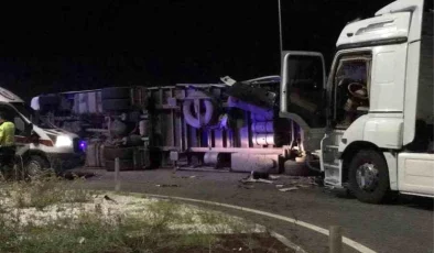 Amasya’da İki Tır Kavşakta Çarpıştı