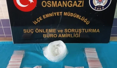 Bursa’da polisten kaçarken kaza yapan zanlının çantasından uyuşturucu çıktı