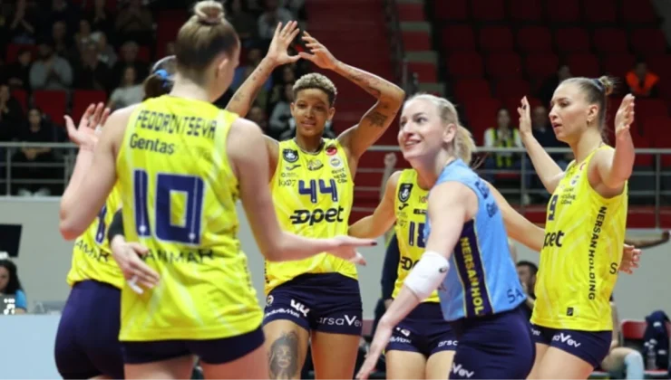 Fenerbahçe Kadın Voleybol Takımı’nda 4 imza birden