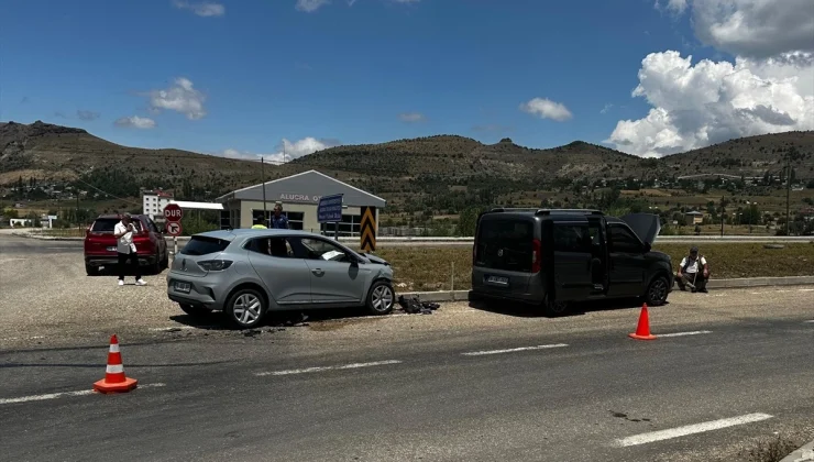 Giresun’da otomobil ile hafif ticari araç çarpıştı: 2 yaralı