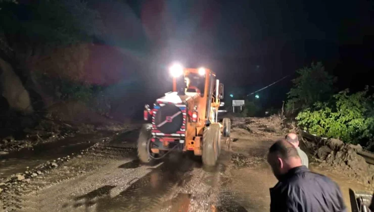 Giresun’da sağanak yağış sonrası heyelan: Tirebolu-Gümüşhane Karayolu ulaşıma kapandı