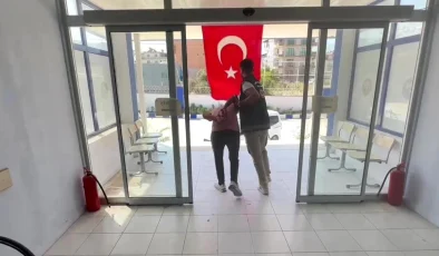 Hatay’da 8 düzensiz göçmen yakalandı, üçü bagajda taşınıyordu