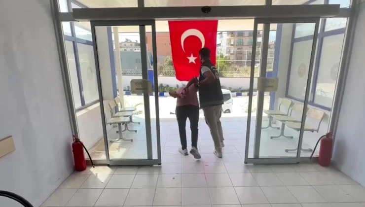 Hatay’da 8 düzensiz göçmen yakalandı, üçü bagajda taşınıyordu