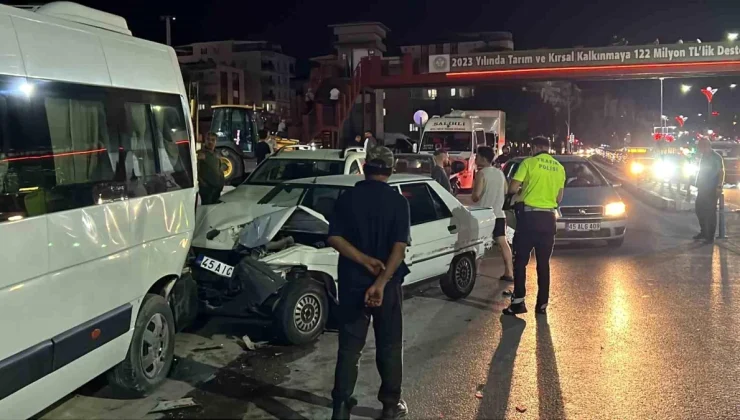 Manisa’da zincirleme trafik kazası: 1’i bebek, 2’si çocuk 9 kişi yaralandı