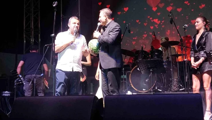 Rafet El Roman, Tekirdağ’da Karpuz Şenliği’nde Muhteşem Konser Verdi