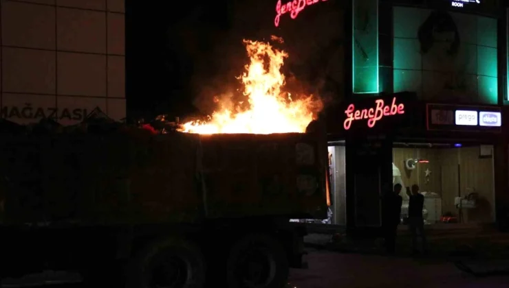 Sakarya’da Kamyonun Kasasında Yangın Çıktı