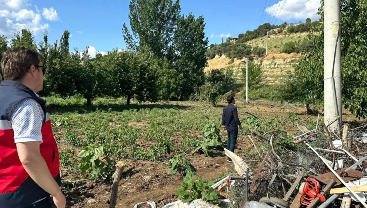 AK Parti Gediz İlçe Başkanı Sel Mağduru Köyleri Ziyaret Etti