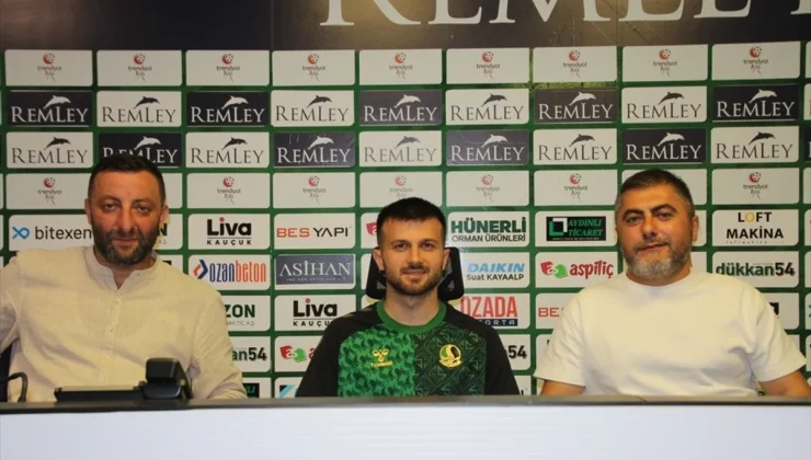 Sakaryaspor, Murat Cem Akpınar’ı yeniden kiraladı