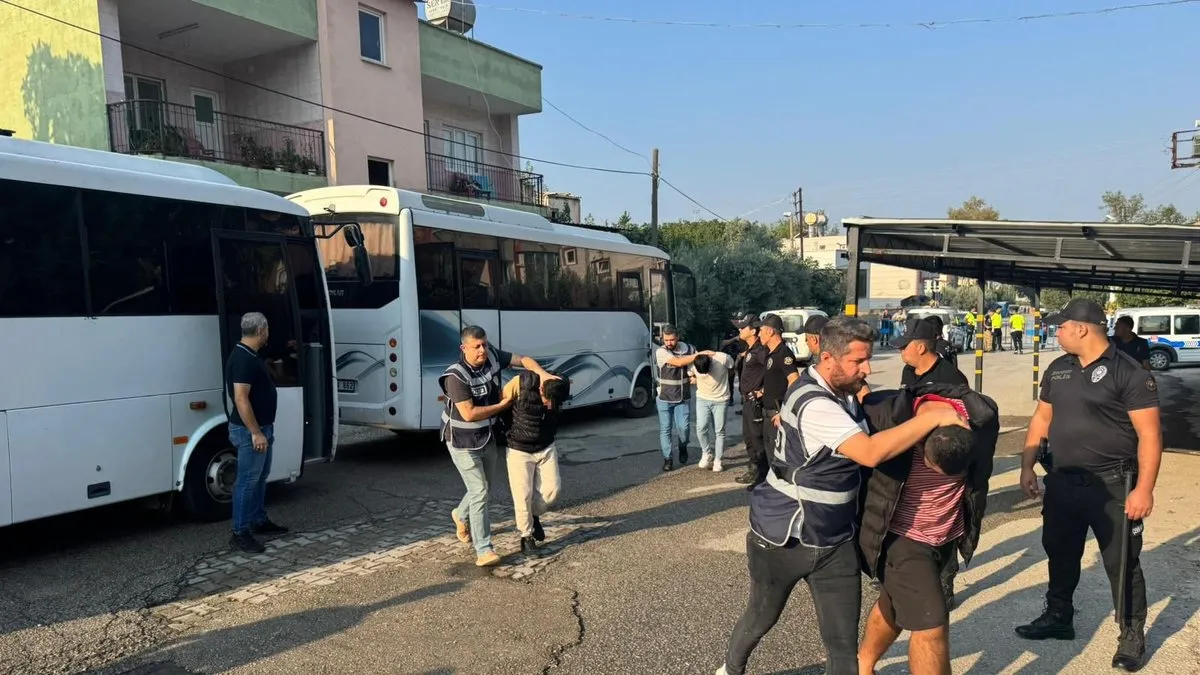 14 yaşındaki kıza cinsel istismar iddiası: 18 kişi adliyede!