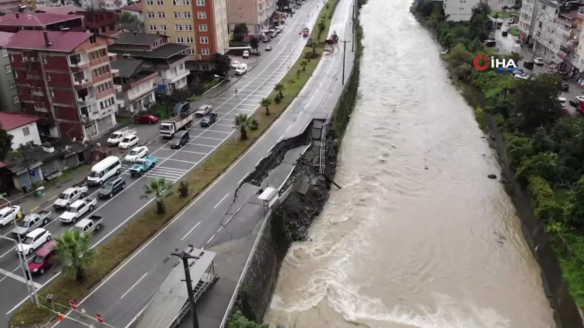 Hopa’da Yol Çöktü