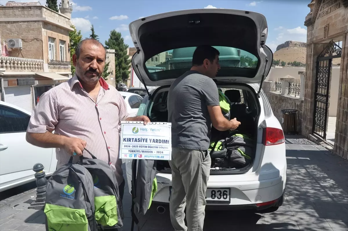 Mardin’de Öğrencilere Kırtasiye Yardımı