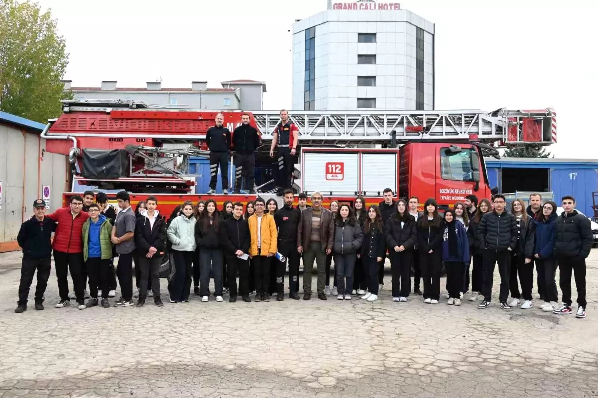 Bozüyük Belediye Başkanı Öğrencileri İtfaiyede Ağırladı