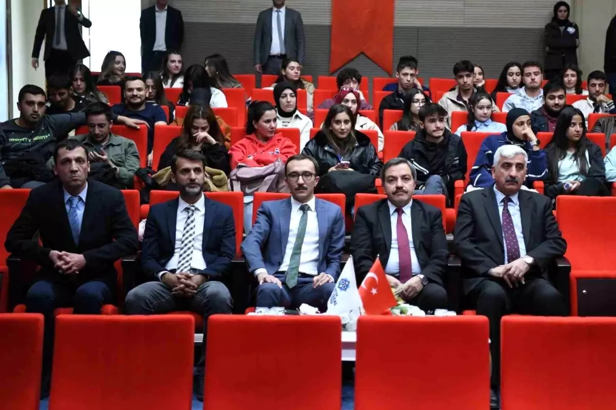 Cumhuriyetin 101. Yılı Konferansı Malatya’da Düzenlendi