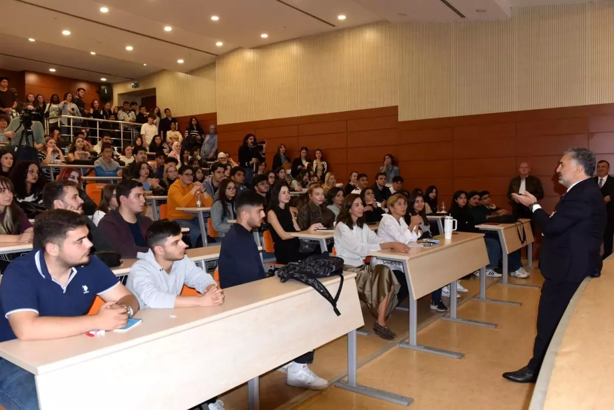 RTÜK Başkanı Ebubekir Şahin, Ege Üniversitesi İletişim Fakültesi Öğrencileriyle Buluştu