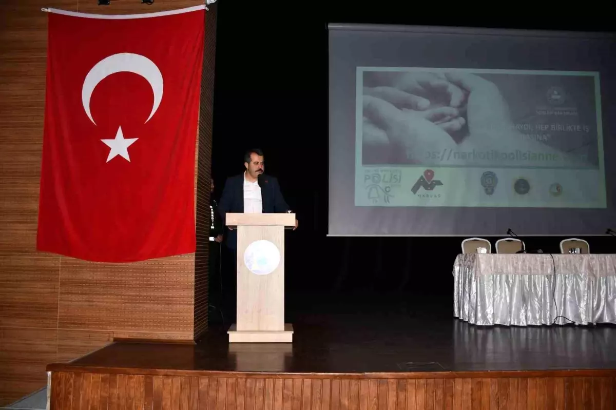 Vezirköprü’de Uyuşturucu Bağımlılığı ile Mücadele İçin Konferans Düzenlendi