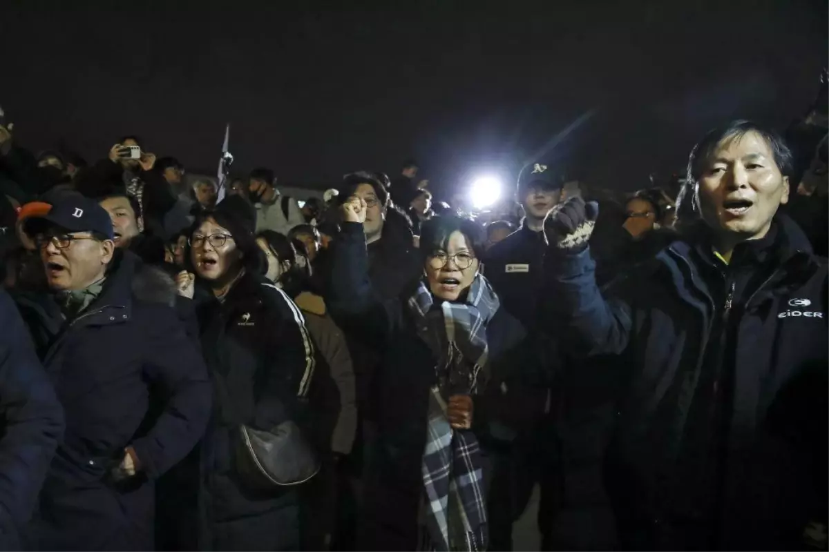 Güney Kore’de Sıkıyönetim Protestosu